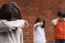 Trẻ hay bị bắt nạt ở trường thường lớn lên trong 6 kiểu gia đình này