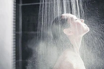 5 dấu hiệu tuyệt đối không được tắm mùa lạnh