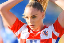 Nữ cầu thủ bóng đá đẹp nhất thế giới không muốn làm người mẫu