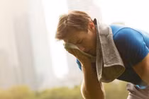 Tại sao lại dễ bị say nắng trong mùa hè?