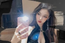 Sao mạng Trung Quốc bị chỉ trích khoe tiền, đi trực thăng cảnh sát