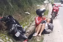 Xôn xao chuyện cô gái lái xe máy du Xuân bị cướp tài sản 