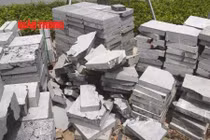 Ngỡ ngàng đá vỉa hè bền 70 năm chưa lát đã... nứt, vỡ