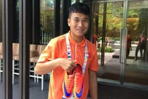 Phi Sơn sắm giày mới mong đổi vận ở trận tiếp theo