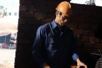 Nhà bà nội cháy trong đêm, thủ môn Bùi Tiến Dũng bất ngờ làm điều "lạ"