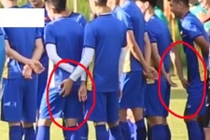 Lộ ảnh nhạy cảm cầu thủ đội tuyển Việt Nam bị “sàm sỡ” trên sân