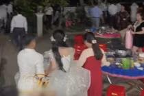 Rước dâu vào "giờ linh", đám cưới khiến nhiều người lắc đầu ngao ngán