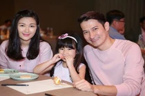 Có bầu trước cưới, Á hậu gợi cảm Anh Thư giờ làm mẹ thế nào?