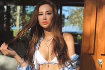 Ái nữ của tỷ phú Hong Kong khoe "body bốc lửa" gây sốt MXH