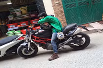 Trò chuyện với chàng trai chạy “xe ôm” bằng Ducati phân khối lớn