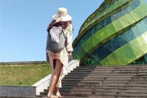 "Cạn lời" với cô gái lộ nguyên vòng 3 thản nhiên check-in Đà Lạt