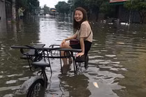 Hình ảnh mưa lũ Nghệ An khiến lòng người xót xa