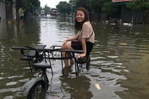 Hình ảnh mưa lũ Nghệ An khiến lòng người xót xa