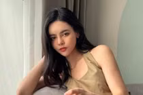 Nhan sắc cô giáo Gen Z đẹp "chuẩn fashionista", đam mê môn Ngữ văn