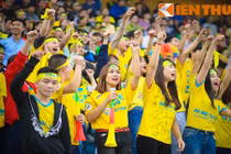 Gái xinh Hà thành quẩy tưng bừng tại sân Hàng Đẫy