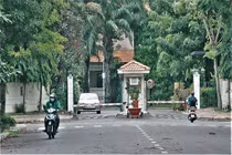 Hình ảnh độc đáo về người nước ngoài giãn cách xã hội ở Việt Nam