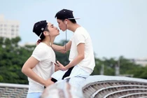 Khoảnh khắc ngọt ngào của cặp đôi đồng tính dễ thương