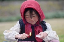 Sự thật về cô bé bán diêm phiên bản “Tàu” gây sốt