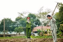 Ảnh cưới “quản giáo và tù nhân” gây sốc cộng đồng mạng