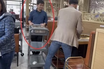 Đến quán lẩu của Khoa Pug, Vương Phạm xuất hiện với vai trò lạ