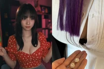 Gặp sự cố "bung cúc áo", nữ coser khiến fan "đỏ mặt quay đi"