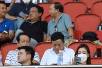 Con trai bầu Hiển bị "tóm sống" khi hẹn hò Hoa hậu