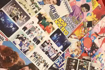 Tuổi thơ ùa về với chồng 'báo hoa' cao như núi, có ai còn nhớ?