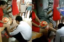 Cặp đôi gây náo loạn với đám cưới trong ký túc xá