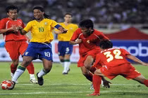 Ronaldinho xác nhận đá 40 phút khi Brazil du đấu Việt Nam