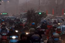 Ảnh: Nhích từng chút trong sương mù, gió lạnh rời Hà Nội về ăn tết