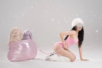 Chăm diện đồ hở đăng video "nhún nhảy", nữ dancer gây tranh cãi