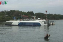 Cận cảnh kéo tàu cao tốc gặp nạn ở Cần Giờ vào bờ