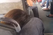 Lộ diện “soái ca xe bus” cho cô gái gối đầu lên chân