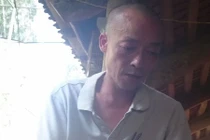 Trò chuyện với sư trụ trì ăn tiết canh, uống rượu Tây