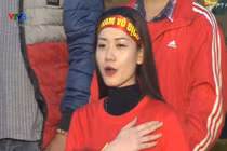 Thiếu nữ xinh đẹp hát Quốc ca trên đất Qatar gây sốt