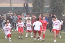 Đội tuyển Việt Nam giao lưu với trẻ em 4 làng SOS Hà Nội 