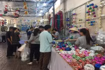 Khám phá chợ Giáng Sinh kì lạ nằm trong nhà thờ Sài Gòn