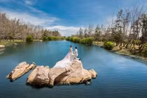 Cặp uyên ương Singapore đẹp lung linh giữa biển trời Việt Nam