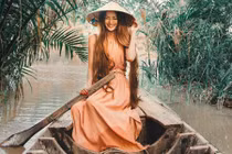 “Hot girl tóc mây” gốc Việt gây sốt với bộ ảnh check-in Hội An, Đà Nẵng