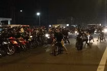 Bóng hồng liều mạng cùng "quái xế" tung hoành quốc lộ 51 