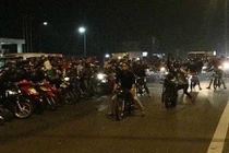 Bóng hồng liều mạng cùng "quái xế" tung hoành quốc lộ 51 