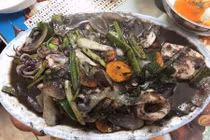 Cô nàng sinh viên mua mực về cải thiện vô tình biến thành thảm họa