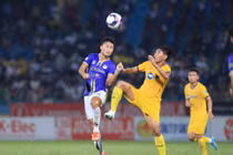 SLNA tự thua, CLB Hà Nội xây chắc ngôi đầu V-League 2022