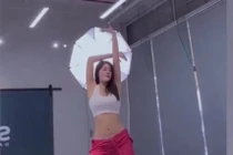 Cựu "gà cưng" Vũ Khắc Tiệp chăm lắc hông để có... bụng không “sóng mỡ”