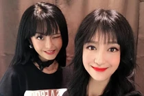 Mẹ chụp ảnh cùng con gái, có trai trẻ xin làm quen