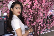 Nữ y tá xinh đẹp nhất Malaysia chân dài cực phẩm hóa ra từng làm nghề "này"