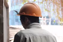 Nam công nhân hối hận vì giúp "vị khách không mời" lúc nửa đêm