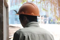 Nam công nhân hối hận vì giúp "vị khách không mời" lúc nửa đêm