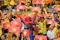 Người nhện xuất hiện hâm nóng đại chiến SLNA - Hà Nội T&T