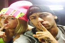 Chuyện tình Neymar với người đẹp nghiện xăm trổ 